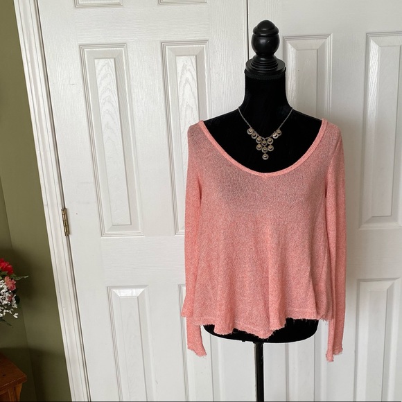 Sexy Daytrip raw hem open back top - Picture 2 of 9